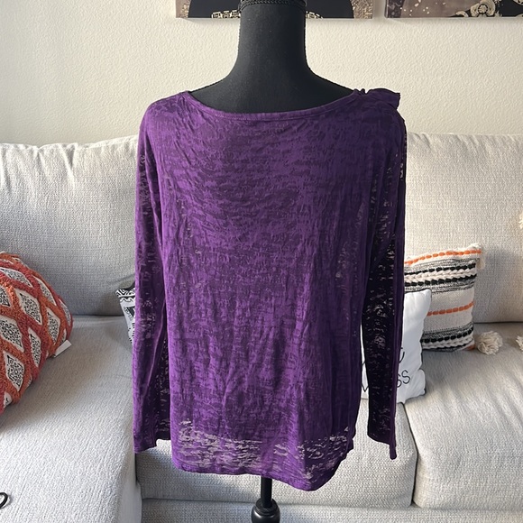 Mac & Jac | Long Sleeved Ruffle Detail Burnout Tee - Picture 4 of 5